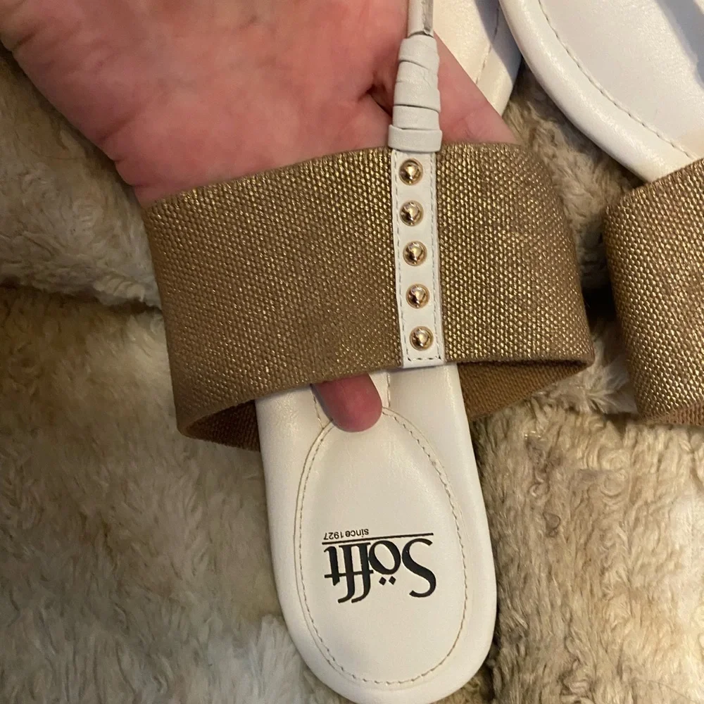 *3/$25* Sofft White and Gold Thong Sandals Size 10 - Picture 4 of 9